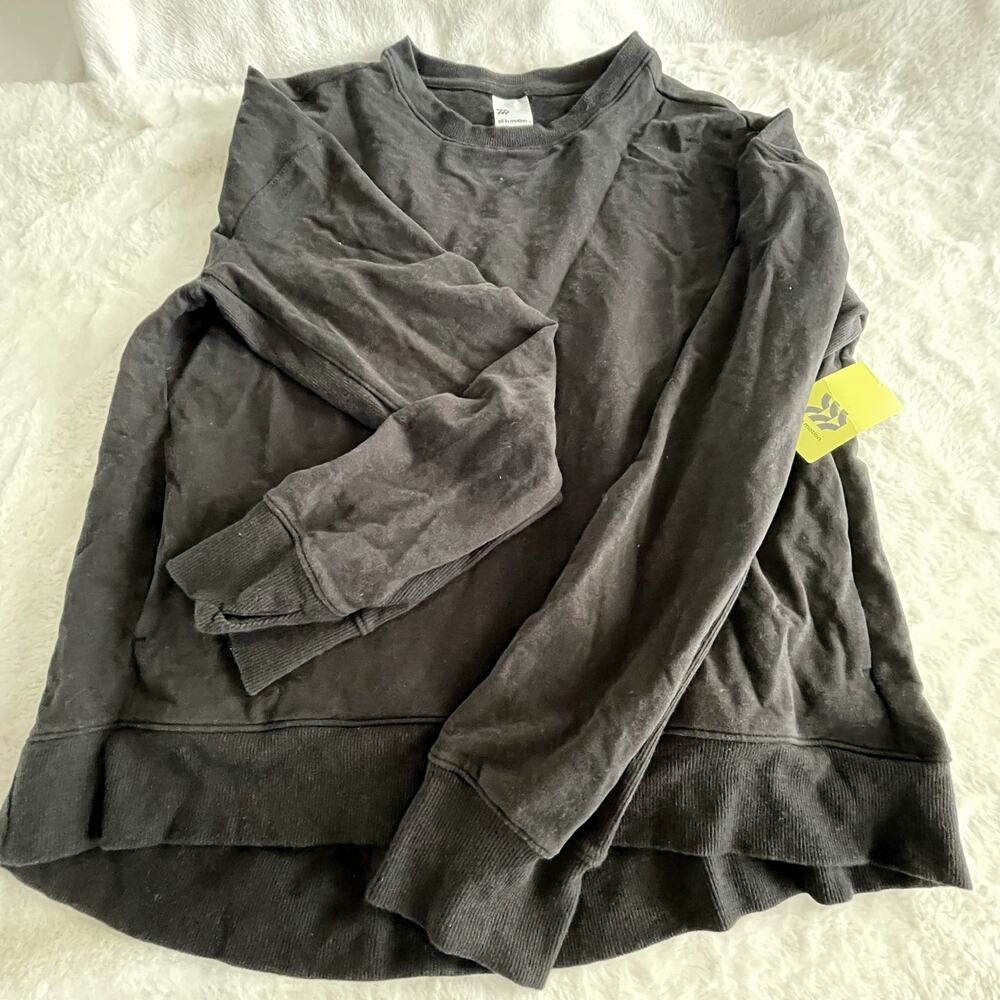 NWT new all in motion black Crewneck size medium M